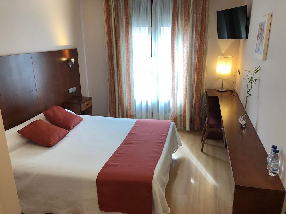Hotel Jaques Хака Екстер'єр фото