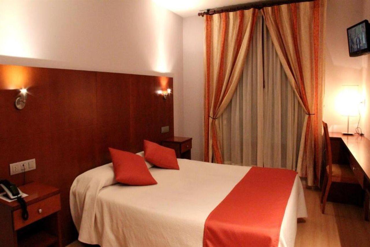 Hotel Jaques Хака Екстер'єр фото