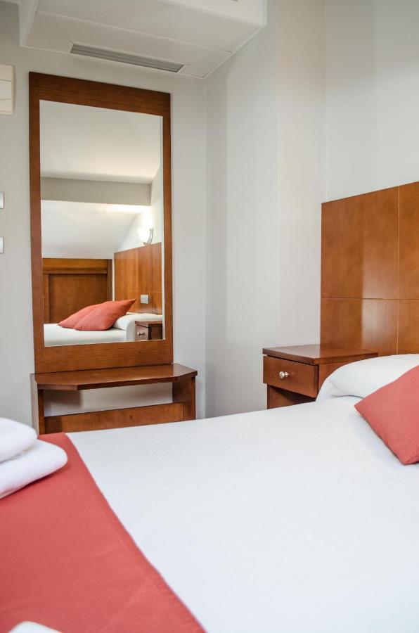 Hotel Jaques Хака Екстер'єр фото