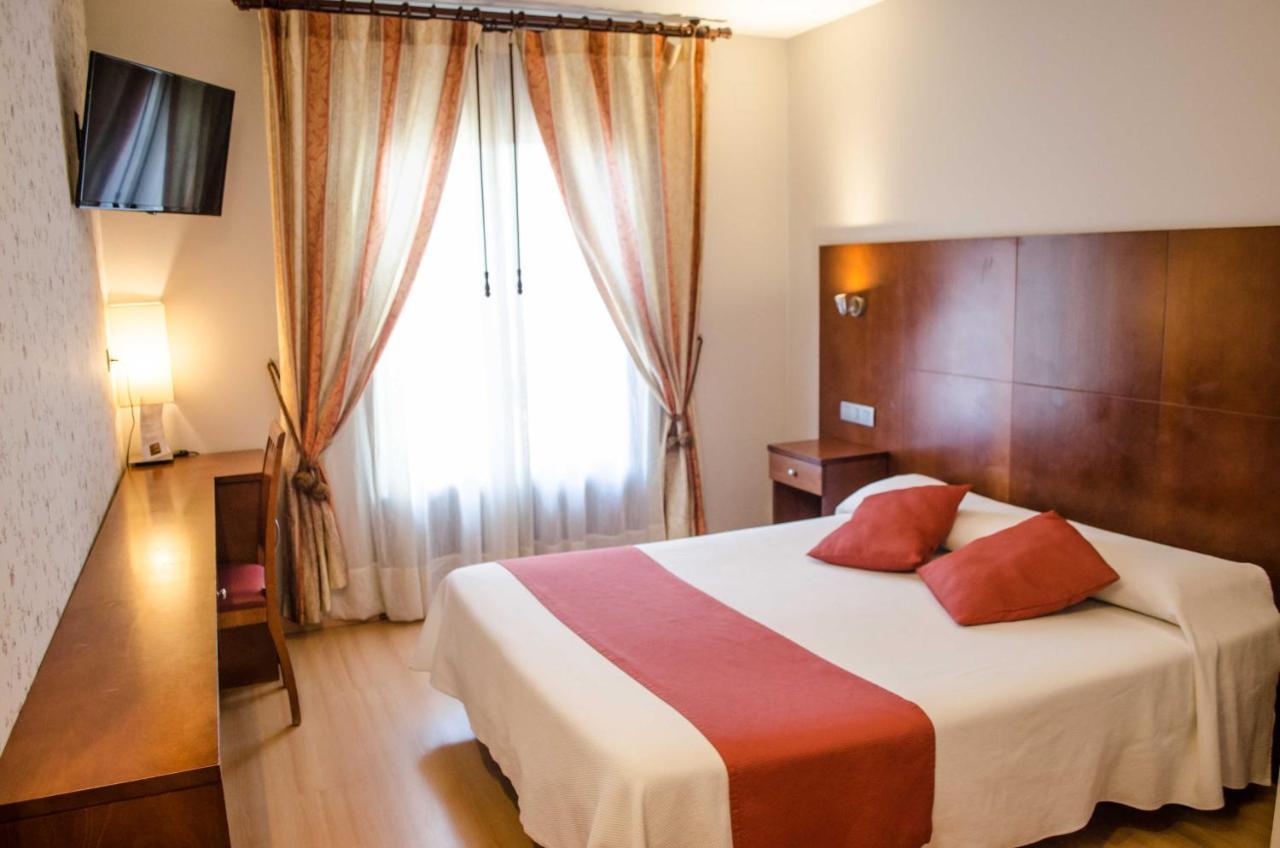 Hotel Jaques Хака Екстер'єр фото