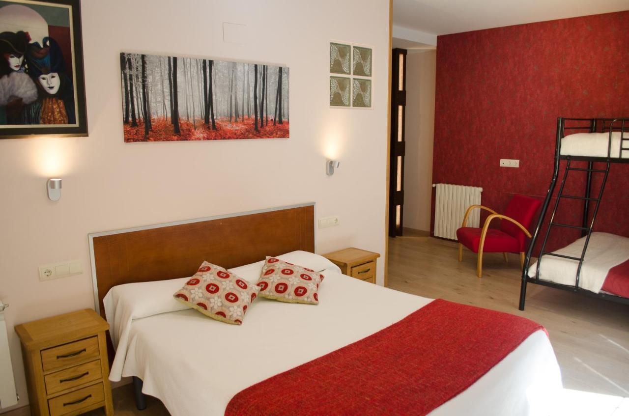 Hotel Jaques Хака Екстер'єр фото